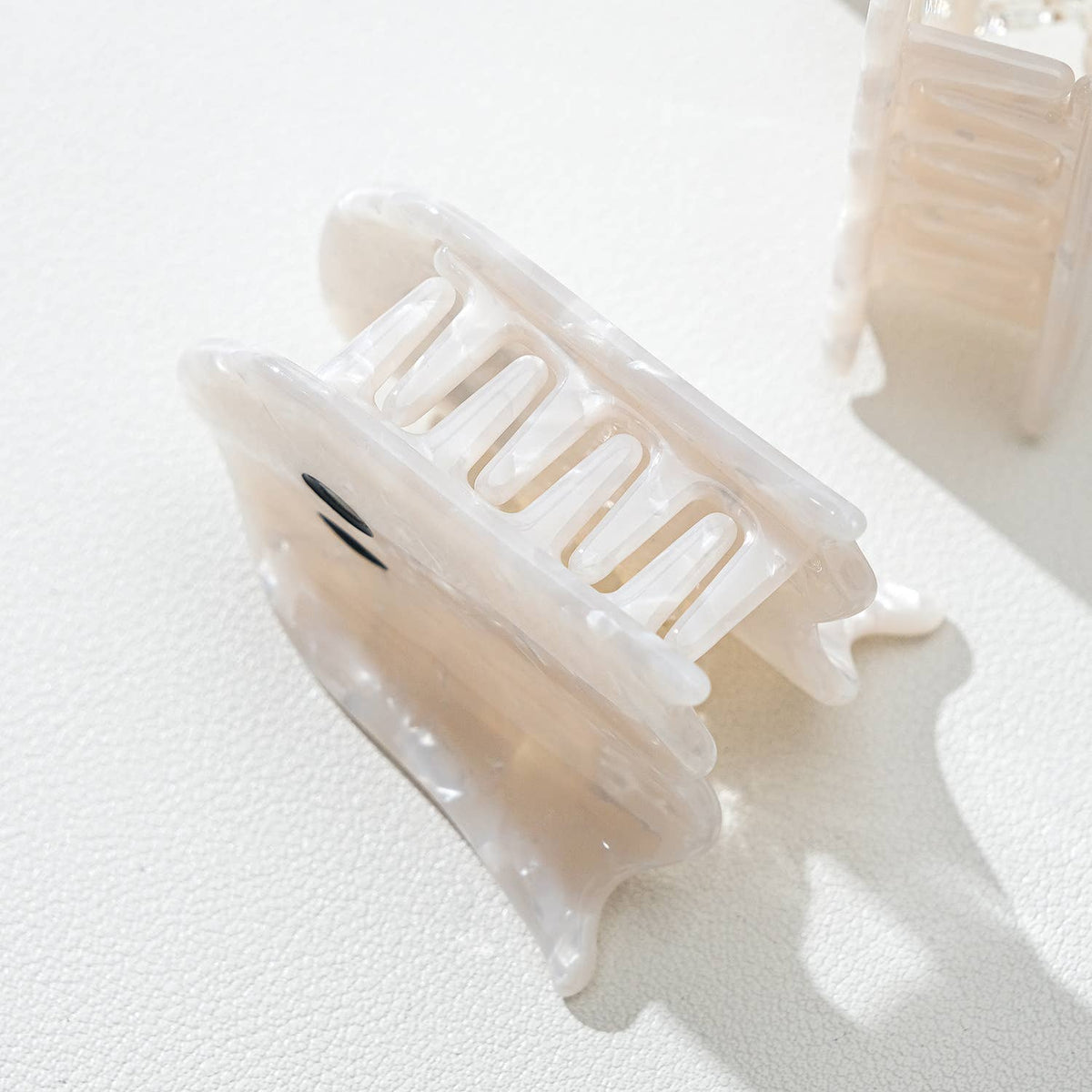 Pearl Ghost Claw Clip - Small: Pearl