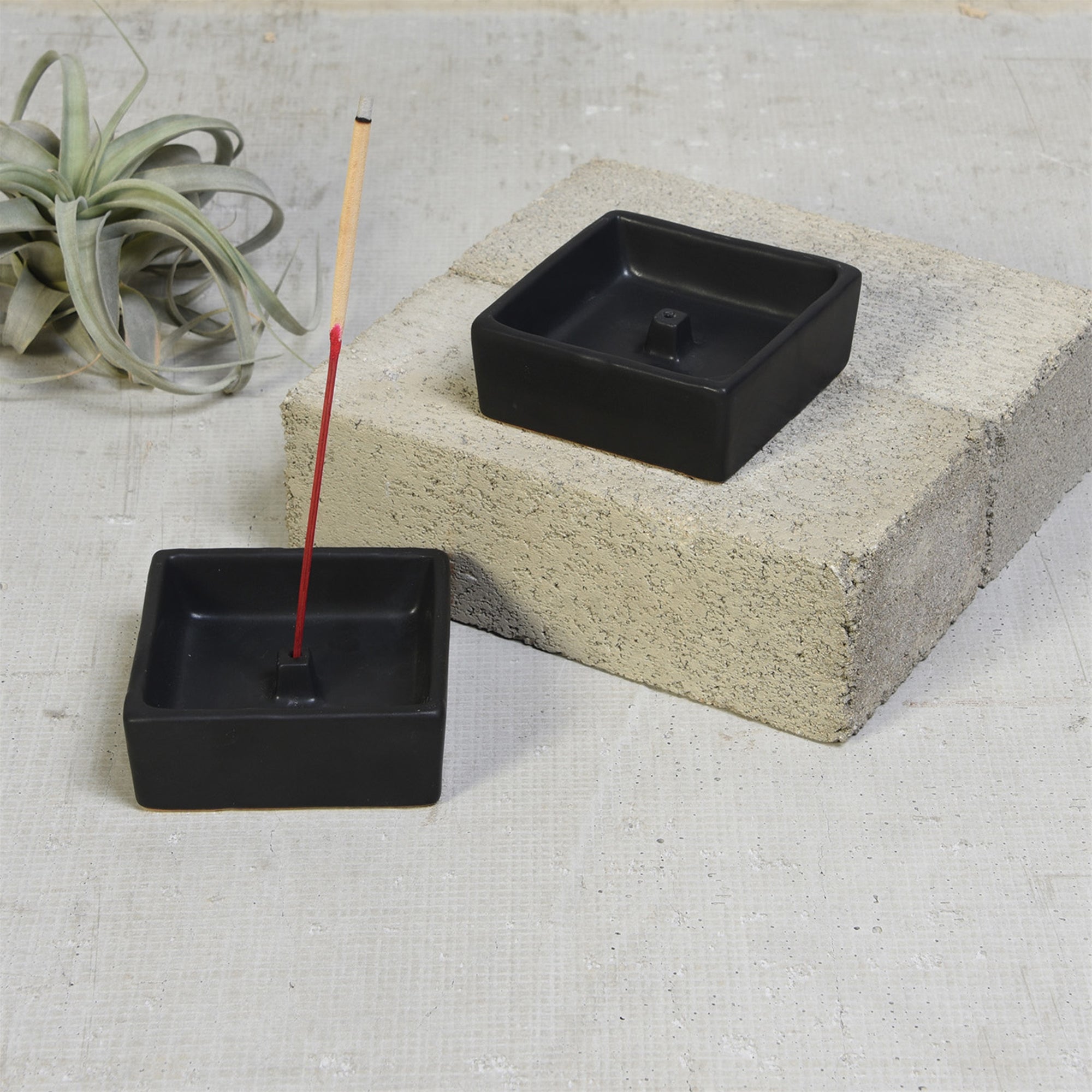 LUNA INCENSE HOLDER - SQUARE - MATTE BLACK